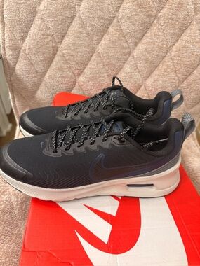 Black and Midnight Navy Air Max Nuaxis
